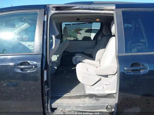 5TDKZ3DC3KS994499 2019 TOYOTA SIENNA - Image 8