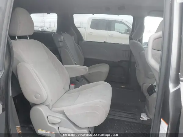 5TDKZ3DC3KS998732 2019 TOYOTA SIENNA - Image 8