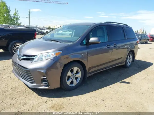 5TDKZ3DC3KS999993 2019 TOYOTA SIENNA - Image 2