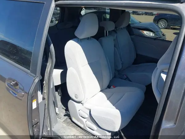 5TDKZ3DC3KS999993 2019 TOYOTA SIENNA - Image 8
