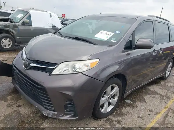 5TDKZ3DC3LS023228 2020 TOYOTA SIENNA - Image 2