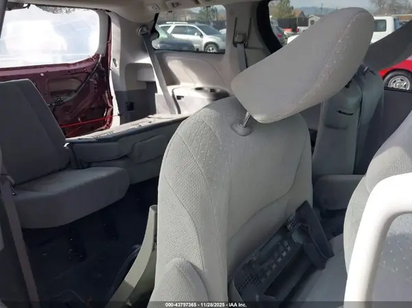 5TDKZ3DC3LS041941 2020 TOYOTA SIENNA - Image 8