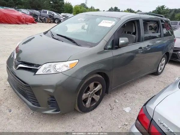 5TDKZ3DC3LS048775 2020 TOYOTA SIENNA - Image 2