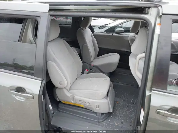 5TDKZ3DC3LS048775 2020 TOYOTA SIENNA - Image 8
