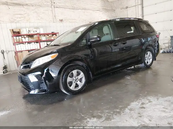 5TDKZ3DC3LS052132 2020 TOYOTA SIENNA - Image 2