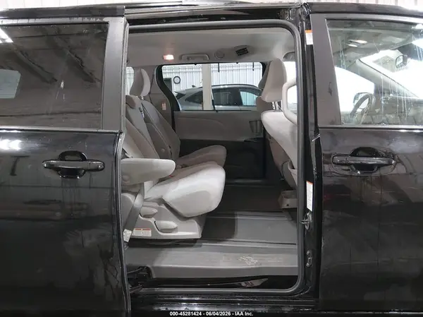 5TDKZ3DC3LS052132 2020 TOYOTA SIENNA - Image 8
