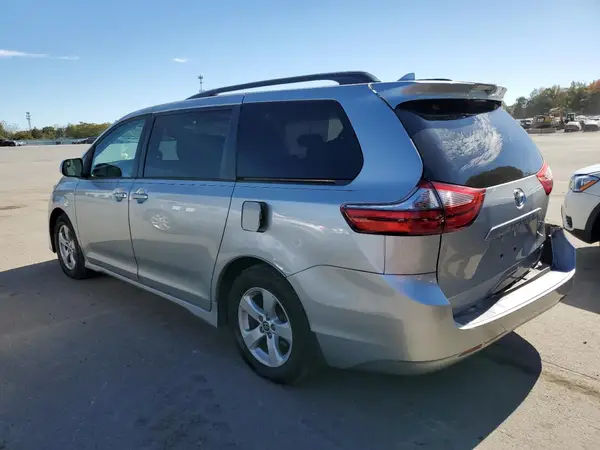 5TDKZ3DC3LS058352 2020 TOYOTA SIENNA - Image 2