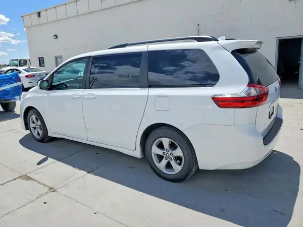 5TDKZ3DC3LS064474 2020 TOYOTA SIENNA - Image 2