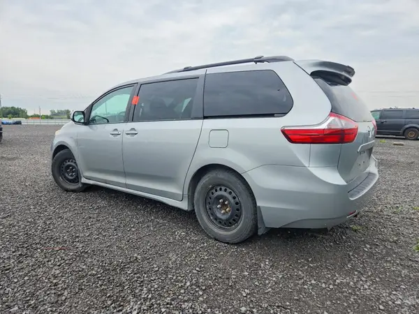 5TDKZ3DC3LS067116 2020 TOYOTA SIENNA - Image 2