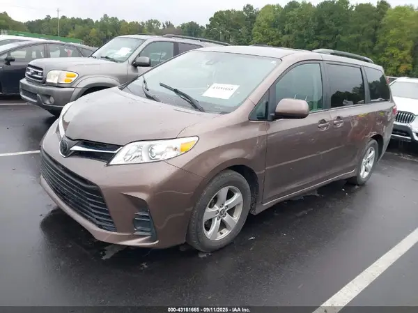 5TDKZ3DC3LS070260 2020 TOYOTA SIENNA - Image 2