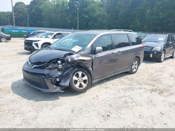 5TDKZ3DC3LS070453 2020 TOYOTA SIENNA - Image 2