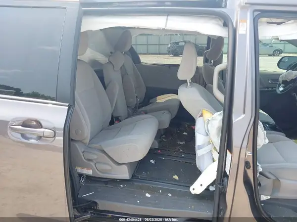 5TDKZ3DC3LS070453 2020 TOYOTA SIENNA - Image 8