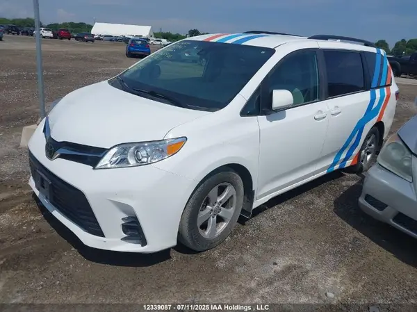5TDKZ3DC3LS079508 2020 TOYOTA SIENNA - Image 2