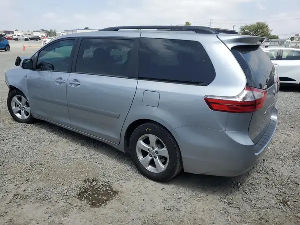 5TDKZ3DC4HS773261 2017 TOYOTA SIENNA - Image 2