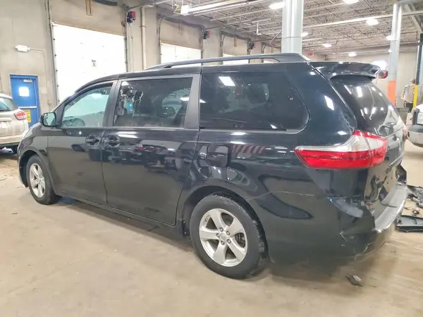 5TDKZ3DC4HS773907 2017 TOYOTA SIENNA - Image 2