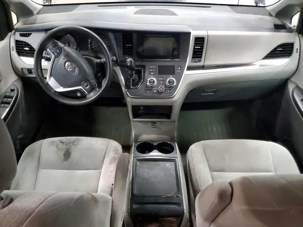 5TDKZ3DC4HS773907 2017 TOYOTA SIENNA - Image 8