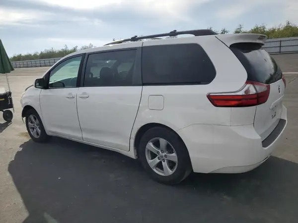 5TDKZ3DC4HS776029 2017 TOYOTA SIENNA - Image 2