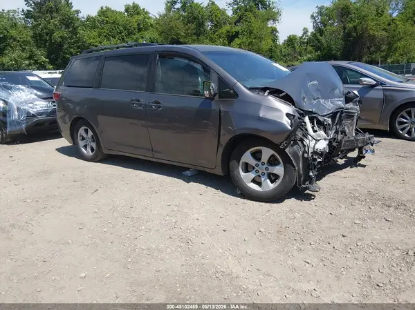 5TDKZ3DC4HS778931 2017 TOYOTA SIENNA - Image 1