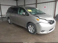 5TDKZ3DC4HS782705 2017 TOYOTA SIENNA