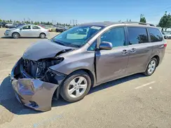 5TDKZ3DC4HS784261 2017 TOYOTA SIENNA