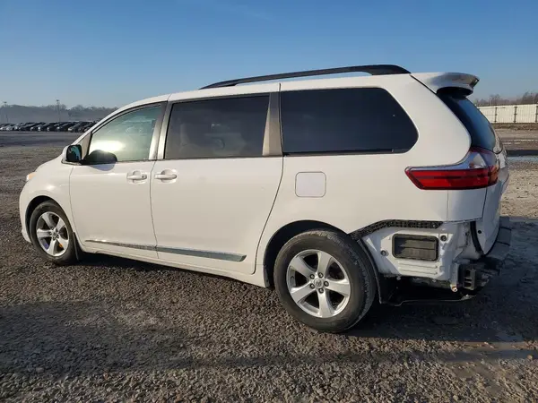 5TDKZ3DC4HS787354 2017 TOYOTA SIENNA - Image 2