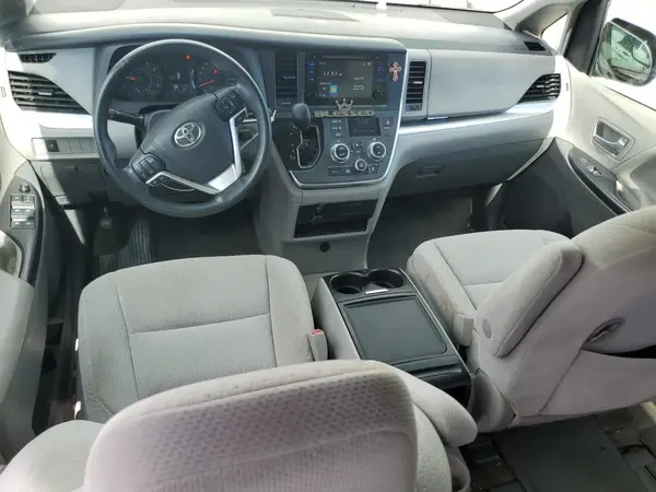 5TDKZ3DC4HS788908 2017 TOYOTA SIENNA - Image 8