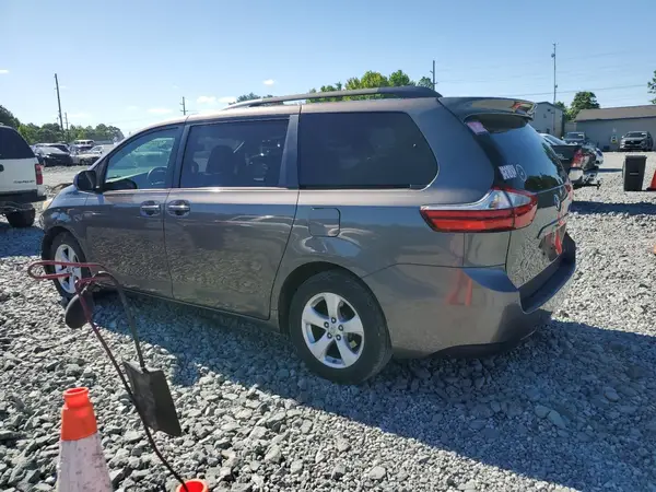 5TDKZ3DC4HS794031 2017 TOYOTA SIENNA - Image 2