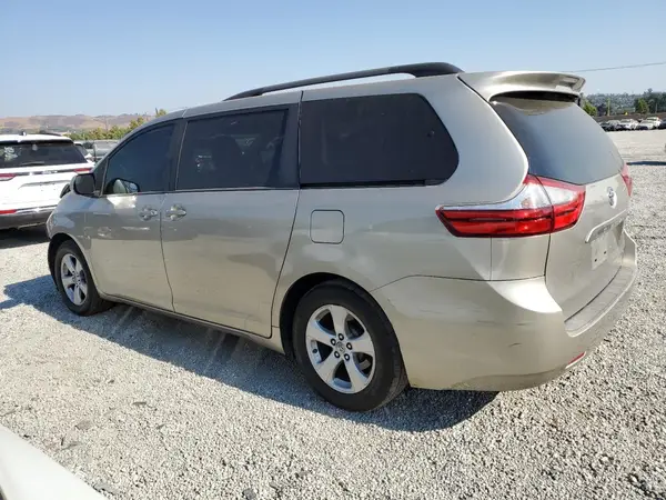 5TDKZ3DC4HS799424 2017 TOYOTA SIENNA - Image 2