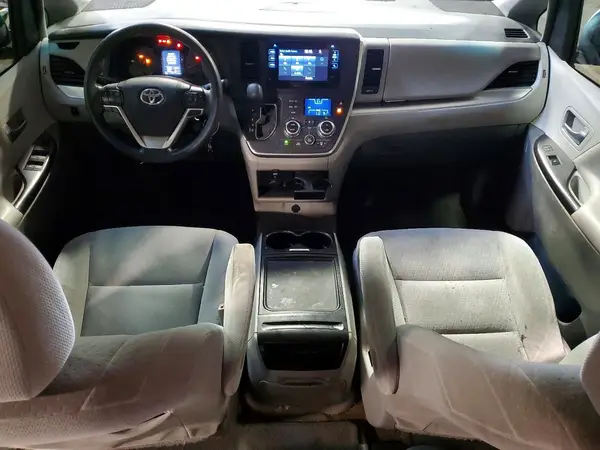 5TDKZ3DC4HS807568 2017 TOYOTA SIENNA - Image 8