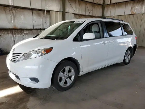 5TDKZ3DC4HS810857 2017 TOYOTA SIENNA - Image 1