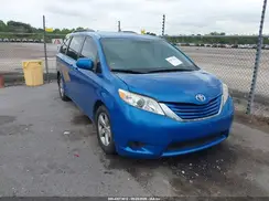 5TDKZ3DC4HS813712 2017 TOYOTA SIENNA