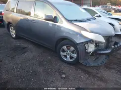 5TDKZ3DC4HS825858 2017 TOYOTA SIENNA
