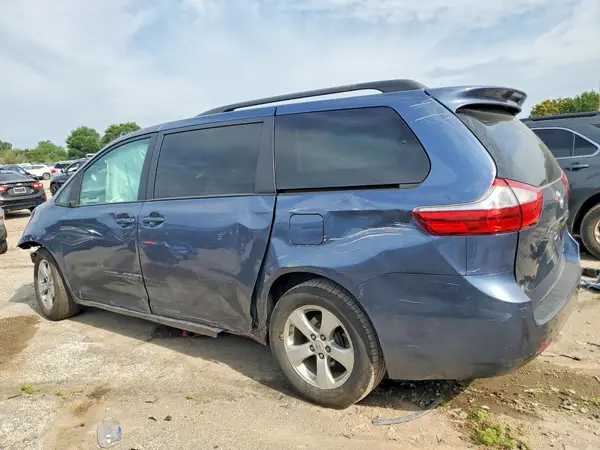 5TDKZ3DC4HS827271 2017 TOYOTA SIENNA - Image 2