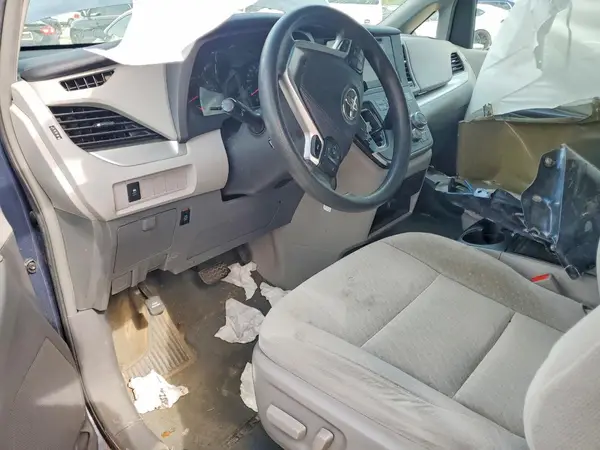 5TDKZ3DC4HS827271 2017 TOYOTA SIENNA - Image 8