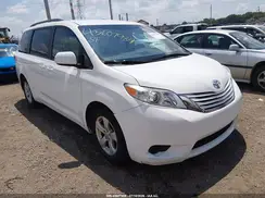 5TDKZ3DC4HS833944 2017 TOYOTA SIENNA