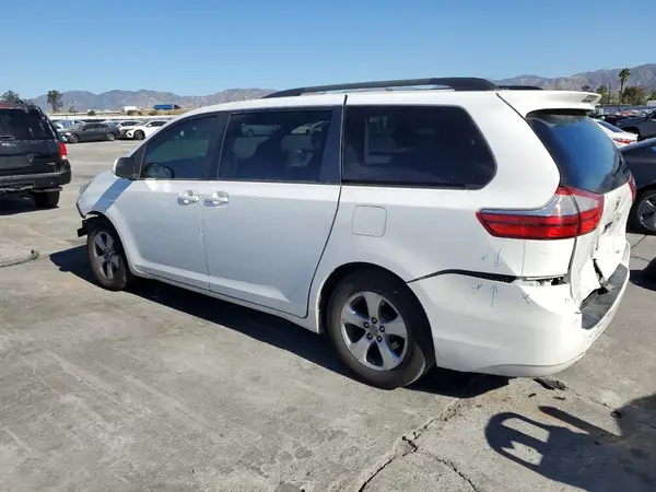 5TDKZ3DC4HS837640 2017 TOYOTA SIENNA - Image 2