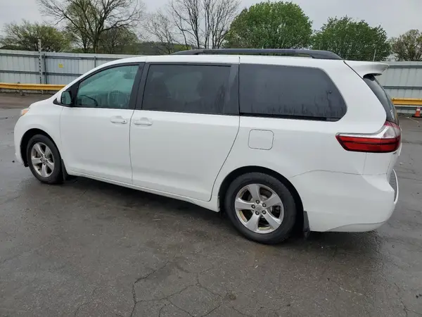 5TDKZ3DC4HS840442 2017 TOYOTA SIENNA - Image 2