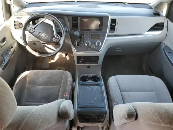 5TDKZ3DC4HS840750 2017 TOYOTA SIENNA - Image 8