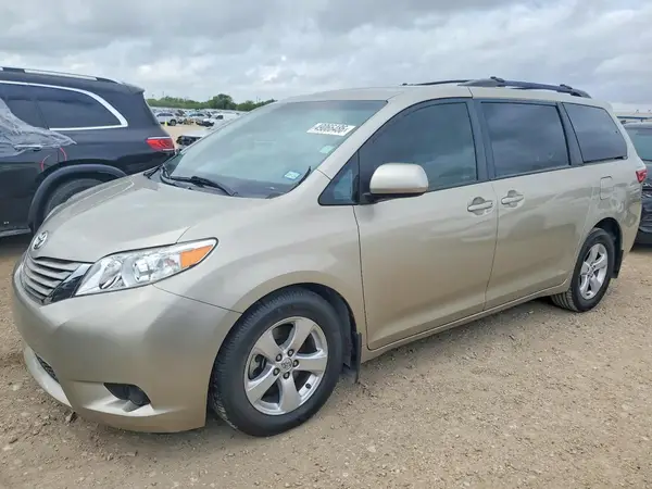 5TDKZ3DC4HS847133 2017 TOYOTA SIENNA - Image 1