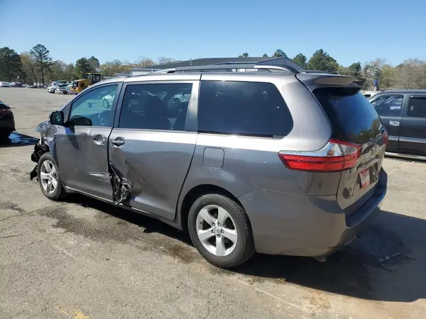 5TDKZ3DC4HS848928 2017 TOYOTA SIENNA - Image 2