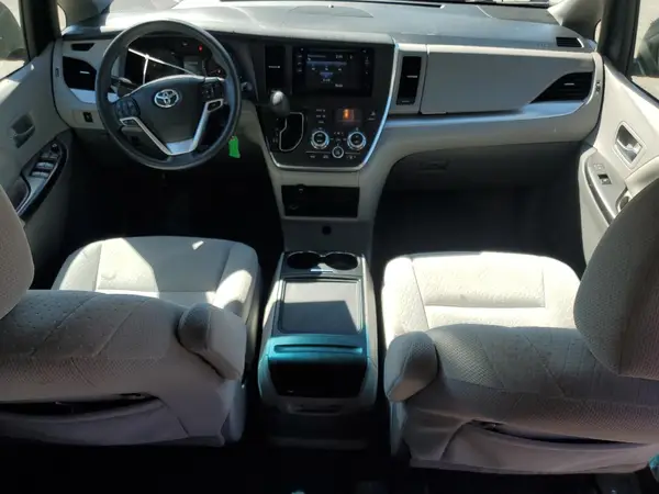 5TDKZ3DC4HS848928 2017 TOYOTA SIENNA - Image 8