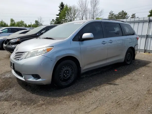 5TDKZ3DC4HS850131 2017 TOYOTA SIENNA - Image 1
