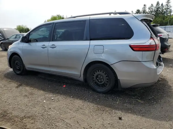 5TDKZ3DC4HS850131 2017 TOYOTA SIENNA - Image 2