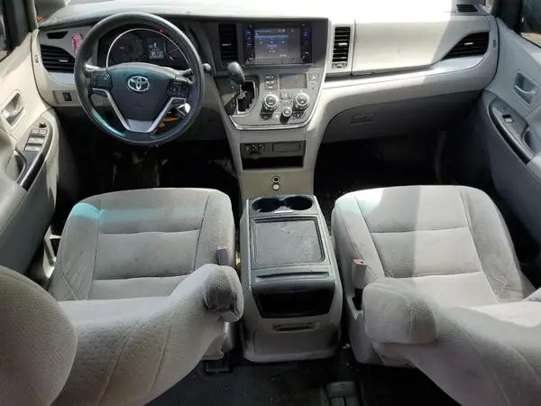 5TDKZ3DC4HS850131 2017 TOYOTA SIENNA - Image 8