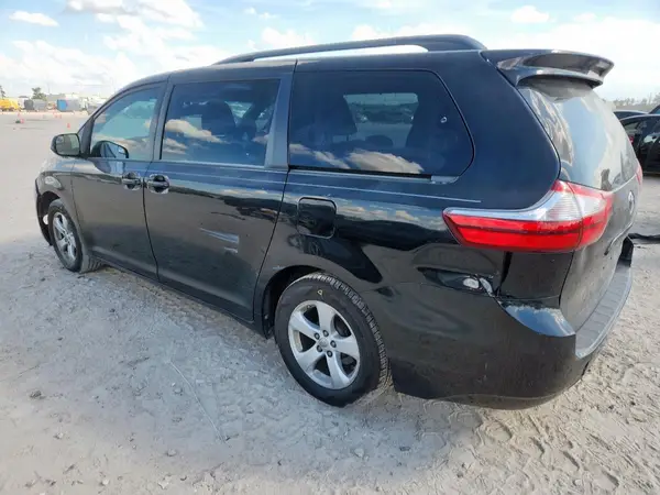 5TDKZ3DC4HS854986 2017 TOYOTA SIENNA - Image 2