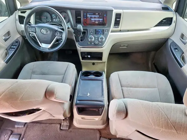 5TDKZ3DC4HS854986 2017 TOYOTA SIENNA - Image 8