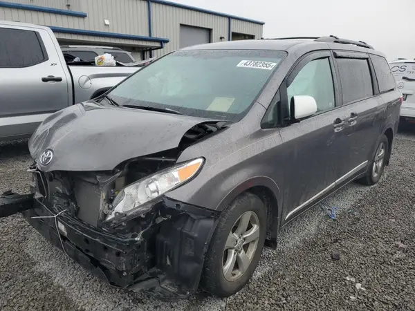5TDKZ3DC4HS856642 2017 TOYOTA SIENNA - Image 1