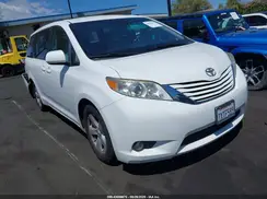 5TDKZ3DC4HS868015 2017 TOYOTA SIENNA