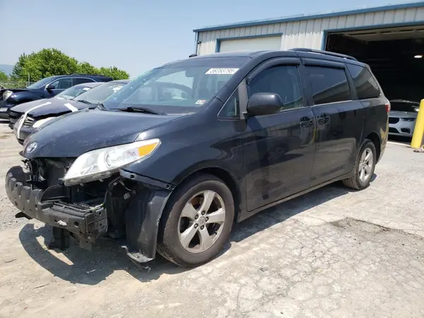 5TDKZ3DC4HS868306 2017 TOYOTA SIENNA - Image 1