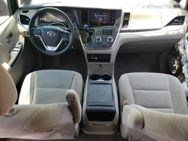 5TDKZ3DC4HS868306 2017 TOYOTA SIENNA - Image 8